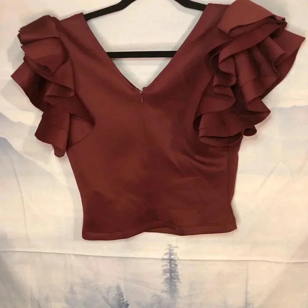 💥🌹Burgundy Flutter/Ruffle crop top size Small and Medium￼🌹💥